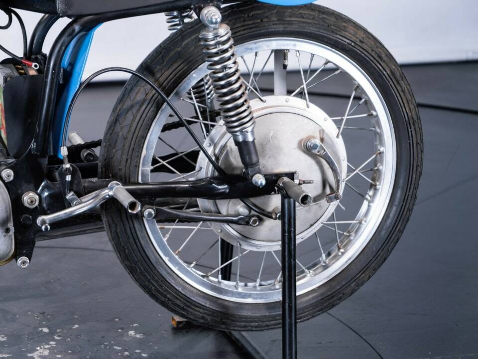 Image 41/43 of Parilla 250 (1951)