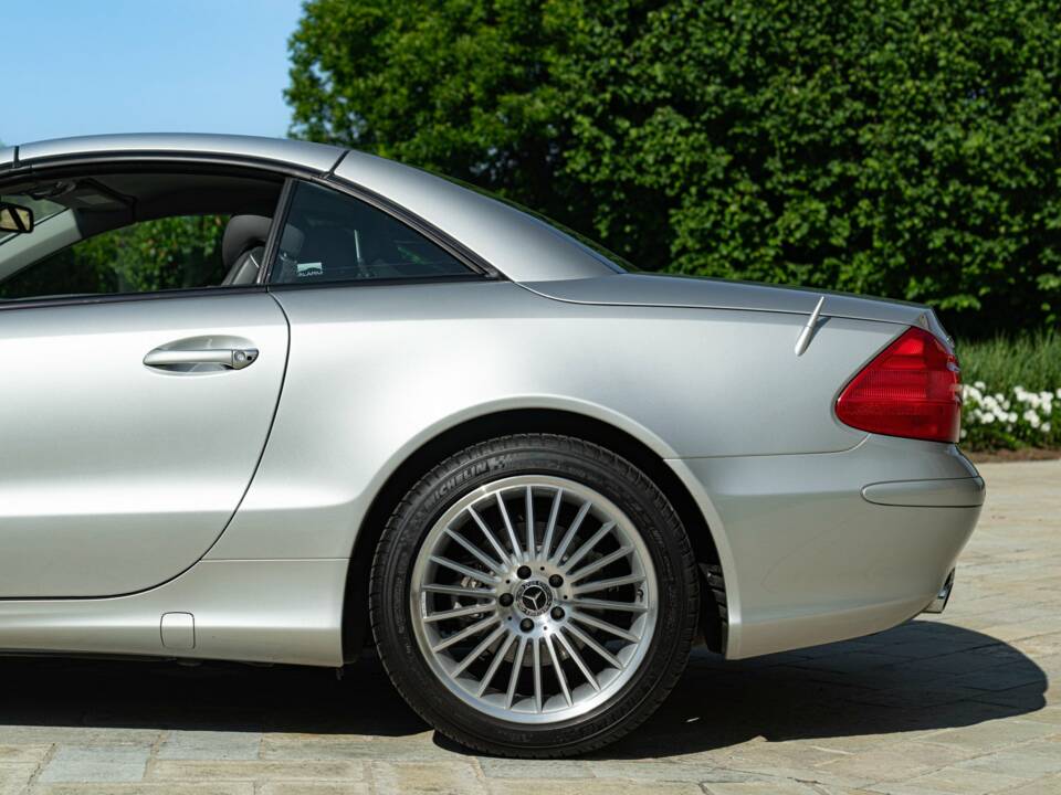 Image 27/50 of Mercedes-Benz SL 350 (2005)