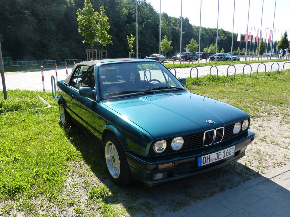 Imagen 2/12 de BMW 325i (1992)