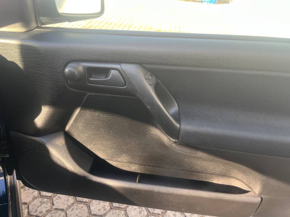 Immagine 16/23 di Volkswagen Golf III 2.0 16V GTI (1993)