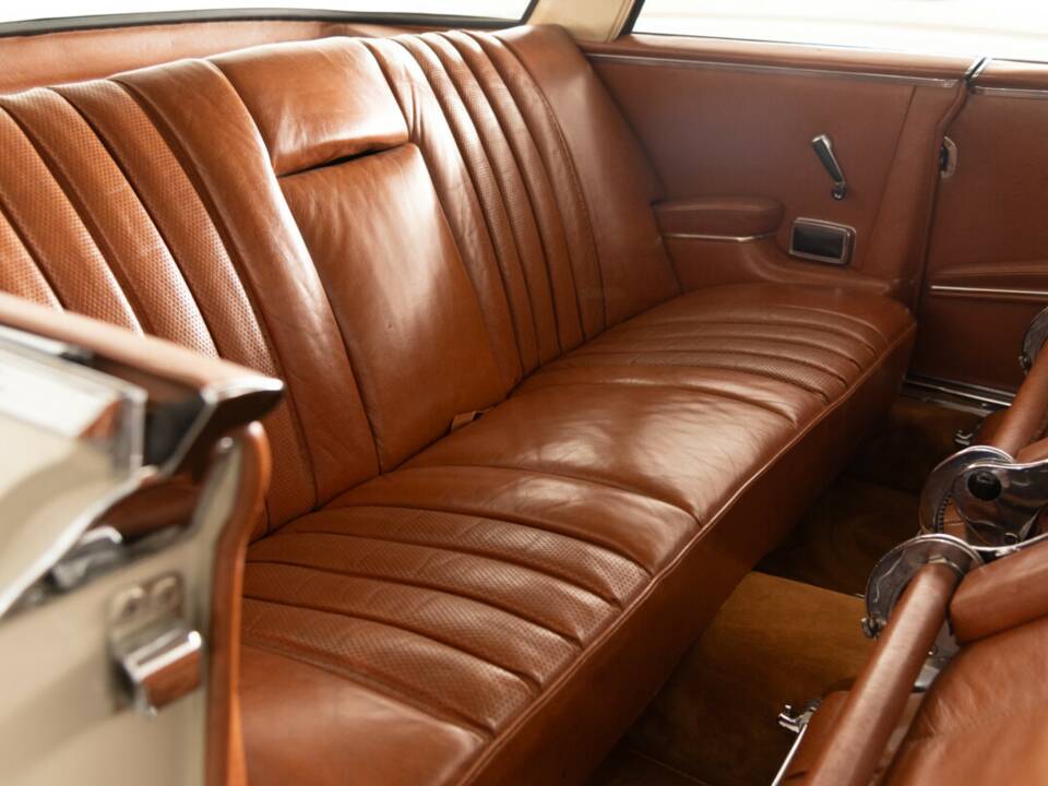 Bild 36/44 von Mercedes-Benz 220 SE b (1964)