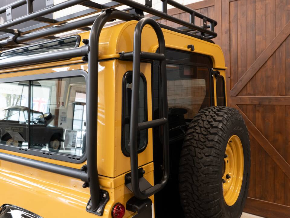 Image 44/47 of Land Rover Defender 90 Works V8 (2013)