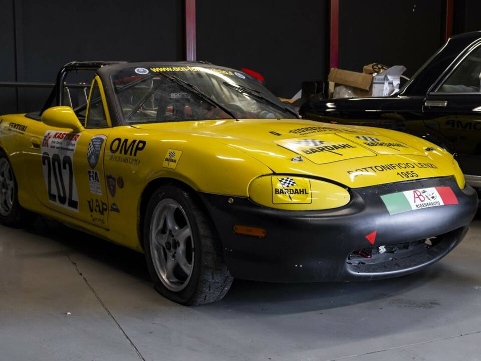 Afbeelding 2/28 van Mazda MX-5 1.8 (2001)