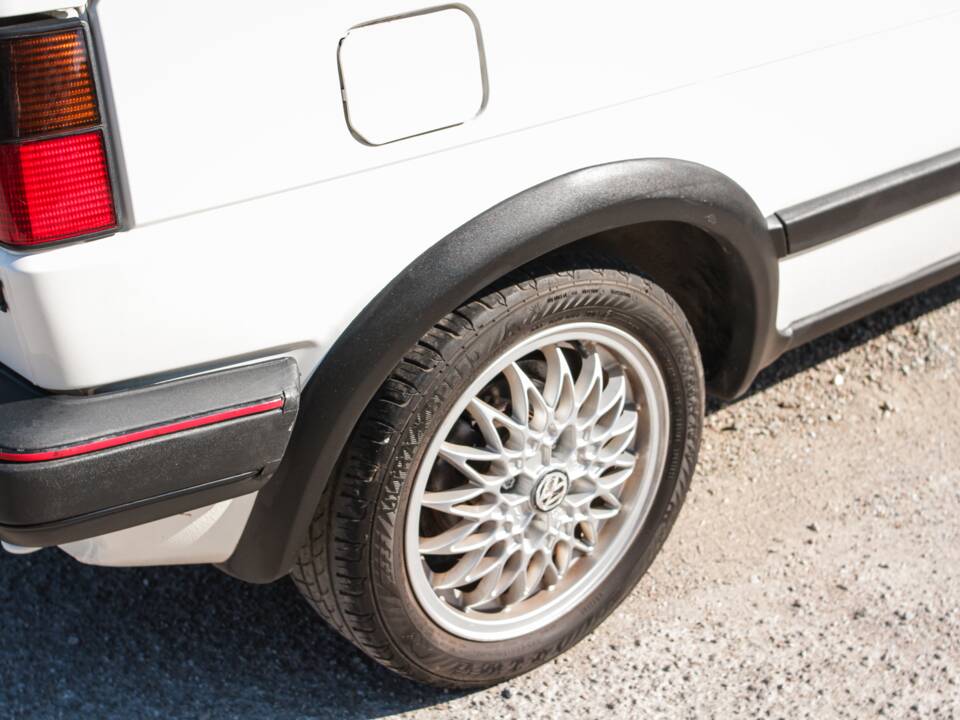 Bild 12/58 von Volkswagen Golf II GTi 1.8 (1988)