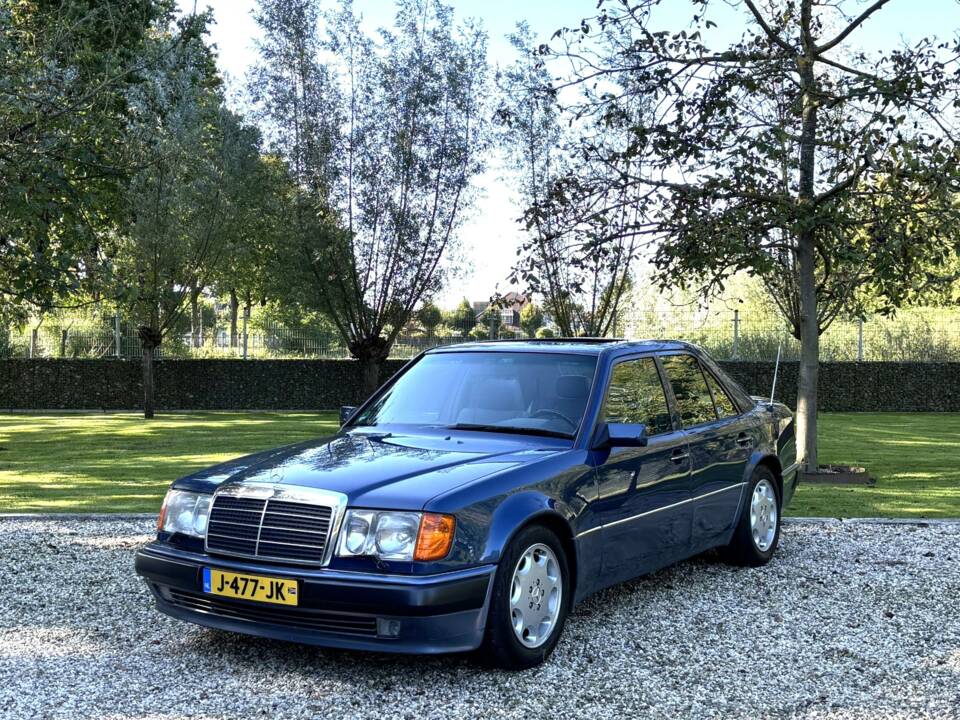 Bild 1/22 von Mercedes-Benz 500 E (1993)