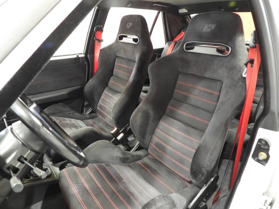 Image 6/15 of Lancia Delta HF Integrale Evoluzione I &quot;Martini 5&quot; (1992)
