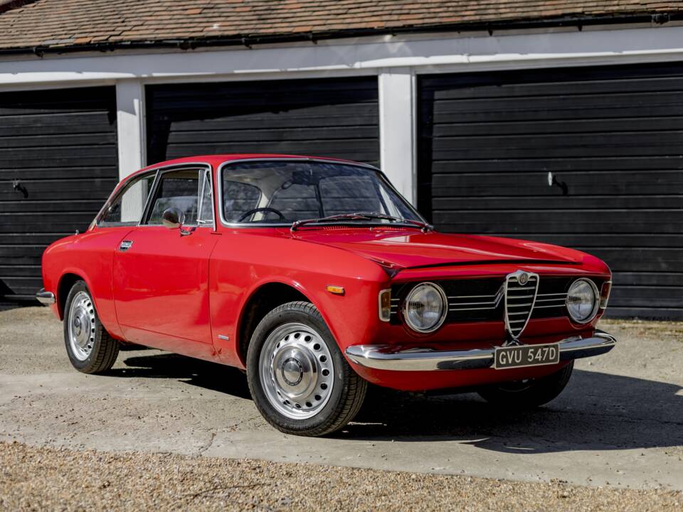 Image 11/50 of Alfa Romeo Giulia 1600 Sprint GT Veloce (1966)