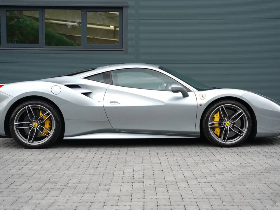 Image 3/50 of Ferrari 488 GTB (2017)