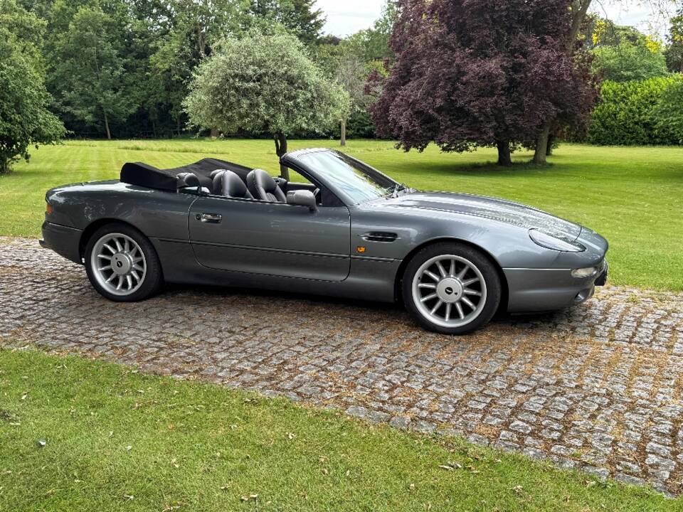 Image 7/28 of Aston Martin DB 7 Volante (1997)