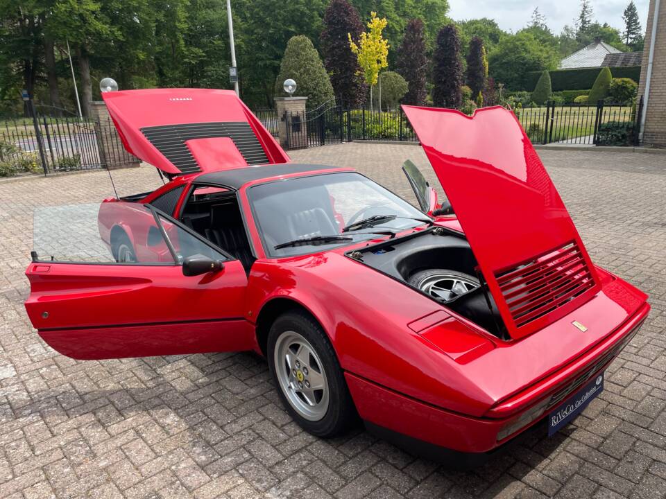 Image 23/48 of Ferrari 328 GTS (1989)