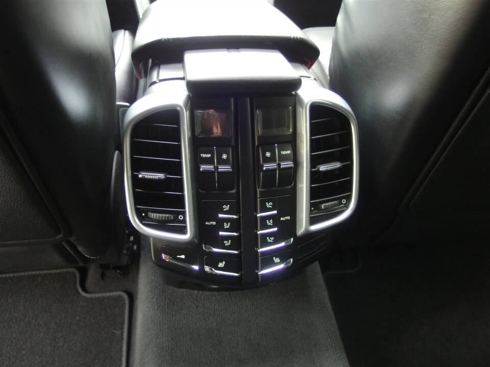 Imagen 61/97 de Porsche Cayenne Turbo (2011)