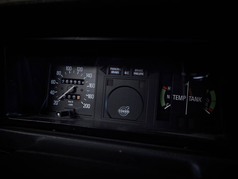 Bild 57/98 von Volvo 244 DL (1975)