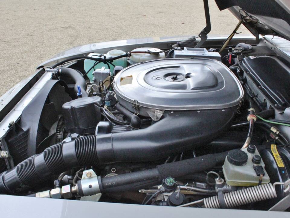 Image 11/29 of Mercedes-Benz 500 SL (1986)