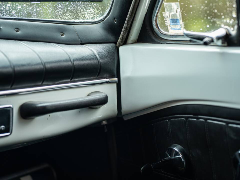 Bild 34/44 von Volvo P 221 (1968)