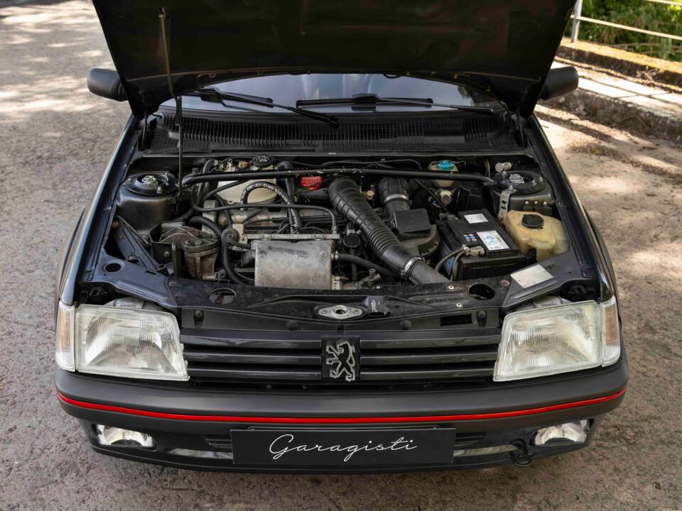 Bild 52/54 von Peugeot 205 GTi 1.6 (1984)