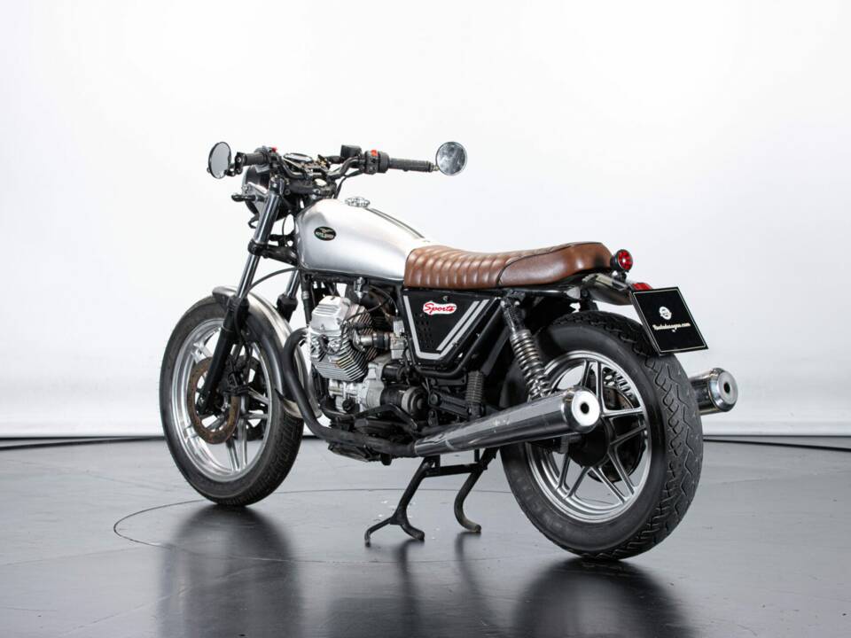 Immagine 2/50 di Moto Guzzi V 35 III (1986)