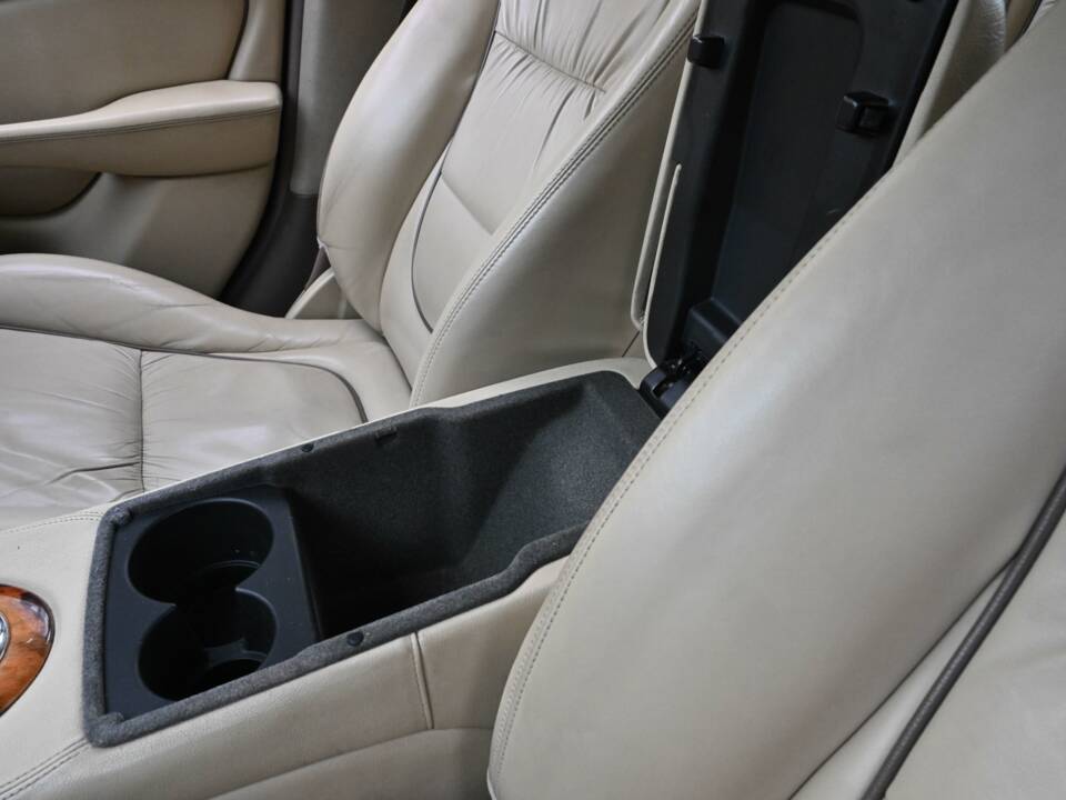 Image 28/50 of Jaguar XJ 8 4.2 (2006)