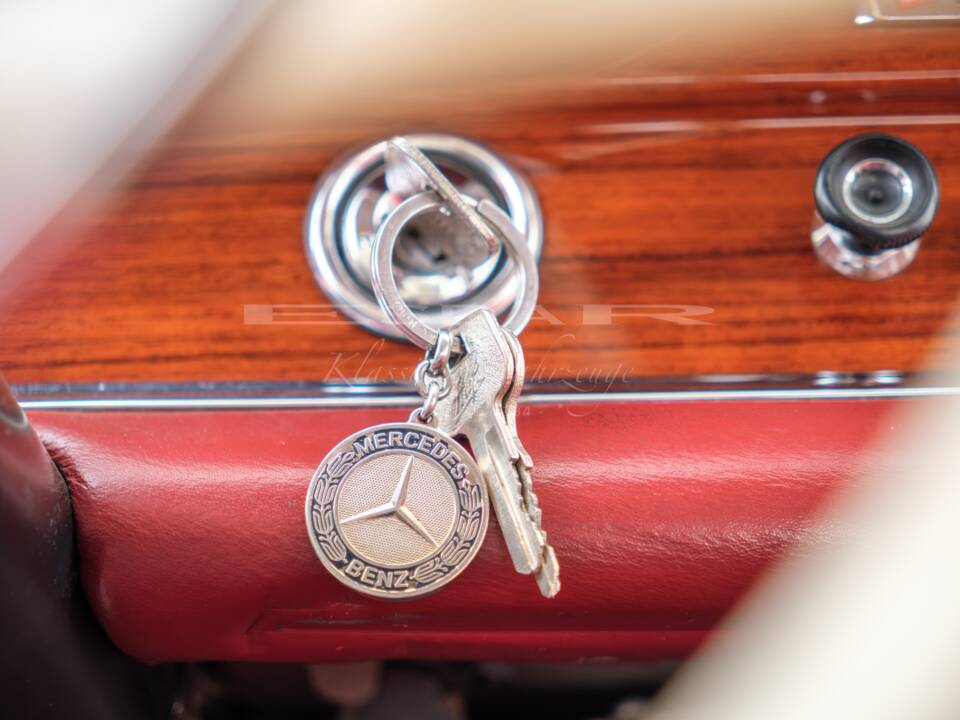 Image 23/24 de Mercedes-Benz 220 SE b (1963)