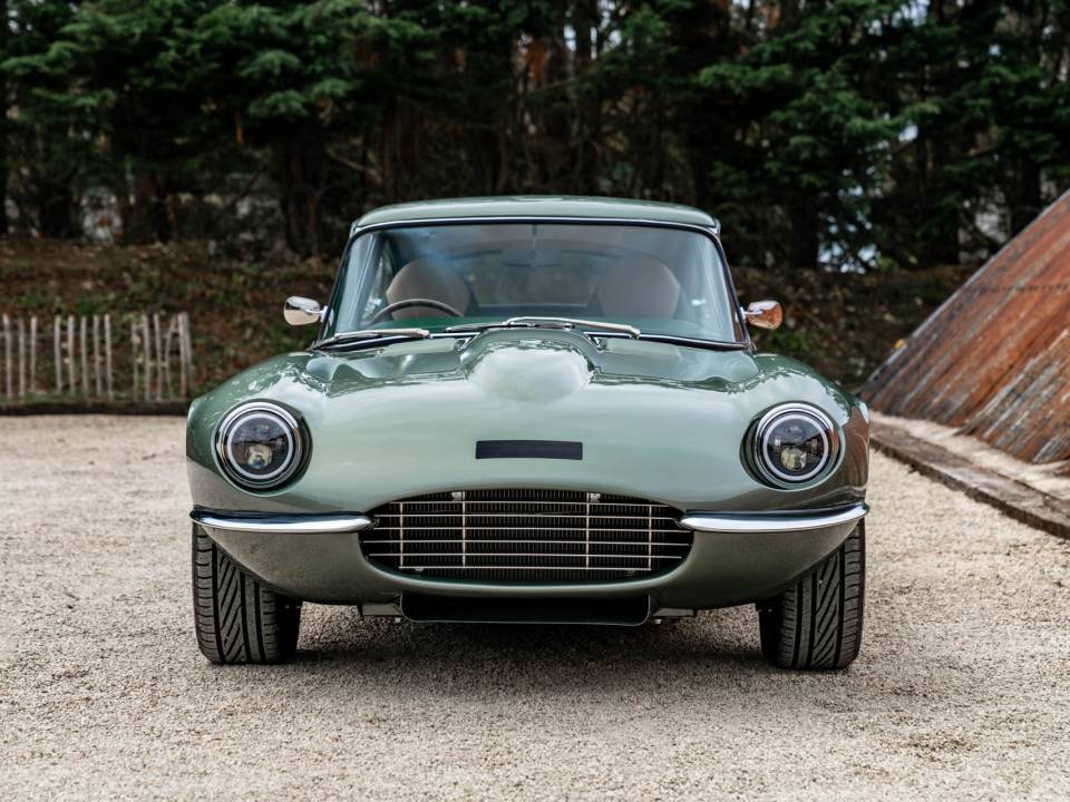 Image 13/50 of Jaguar Type E V12 (2+2) (1971)