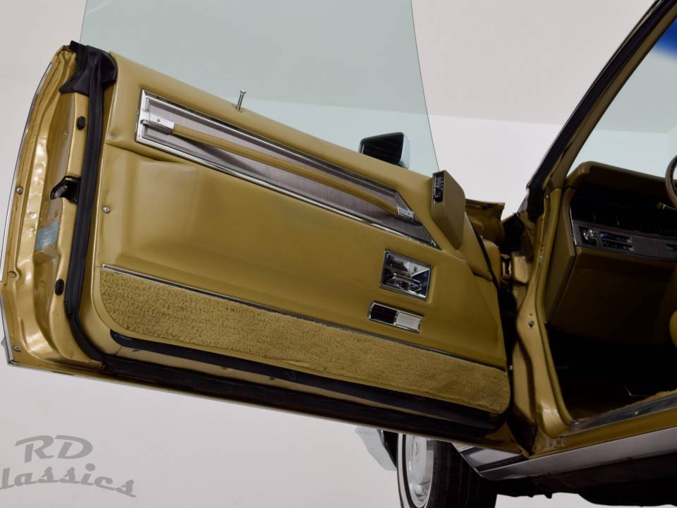 Image 15/32 de Cadillac Coupe DeVille (1971)