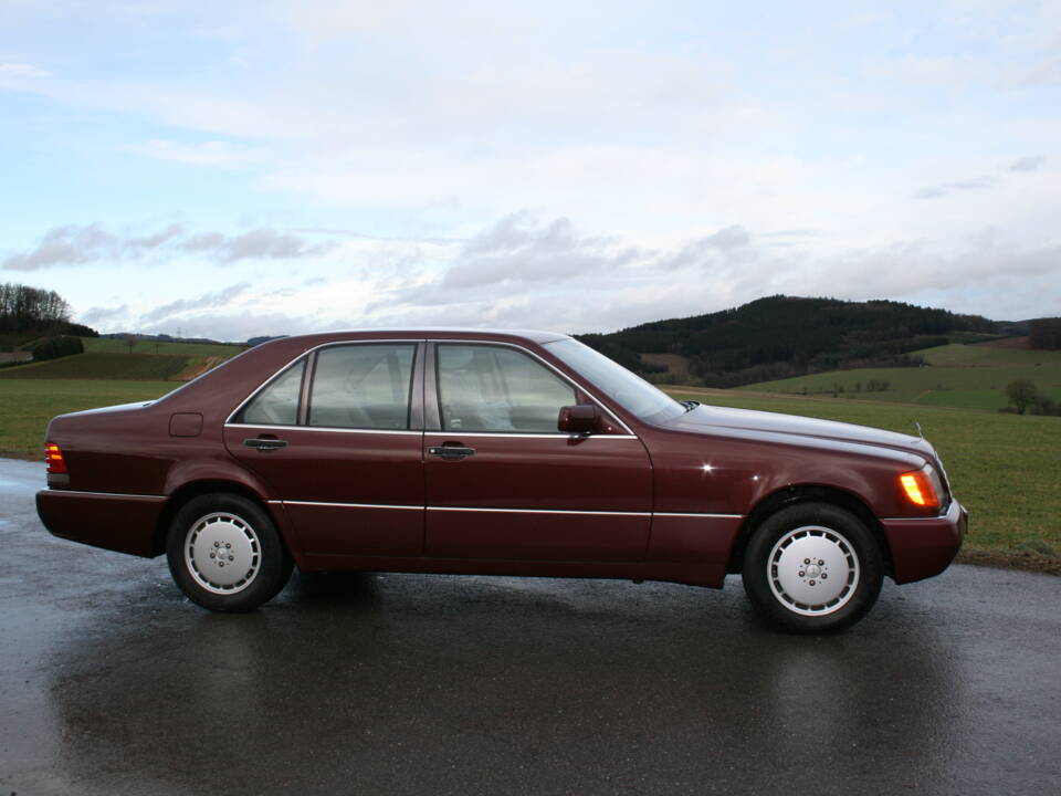 Immagine 11/69 di Mercedes-Benz 500 SE (1992)