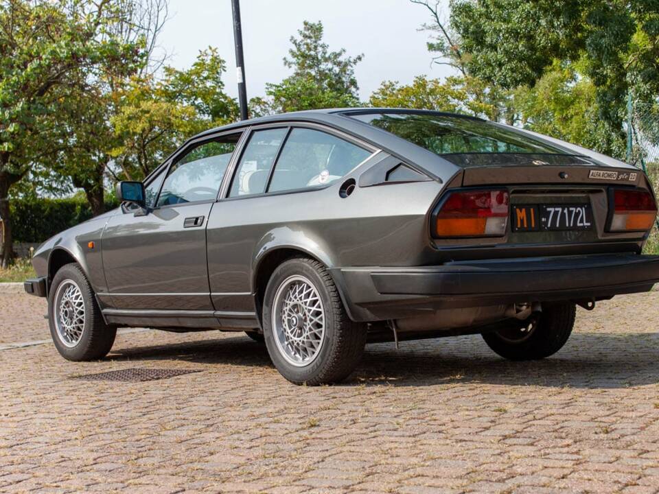 Image 4/10 de Alfa Romeo Alfa 6 - 2.5 (1981)