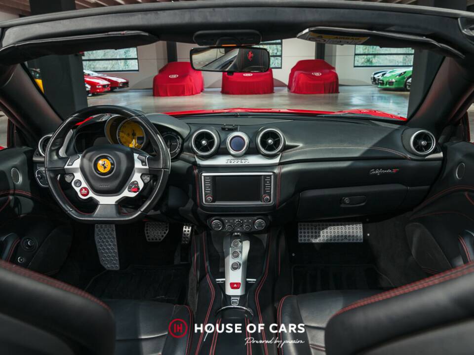 Bild 17/25 von Ferrari California T (2014)