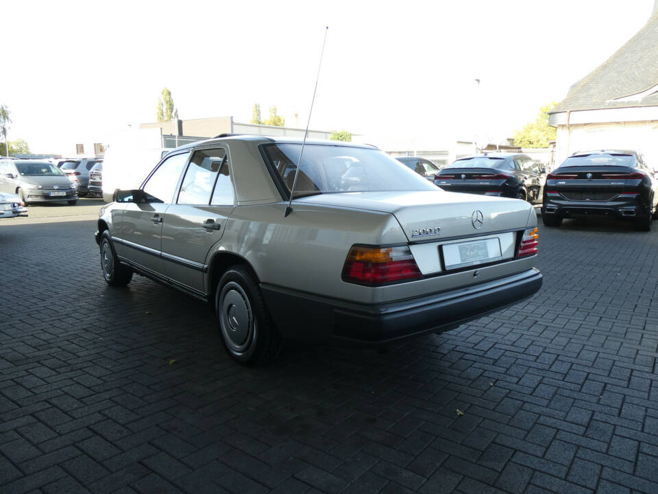 Image 6/24 of Mercedes-Benz 200 D (1988)