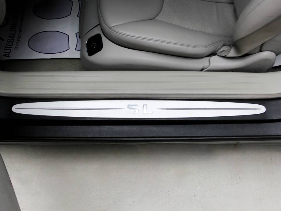 Imagen 33/38 de Mercedes-Benz SL 350 (2003)