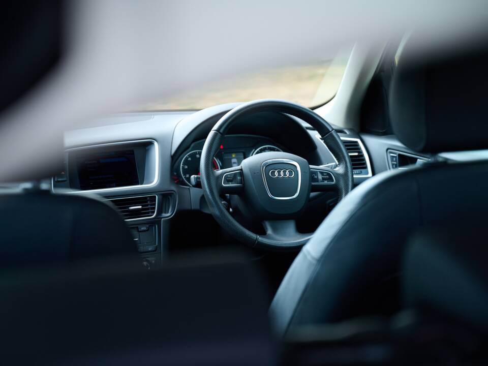 Bild 48/50 von Audi Q5 3.2 FSI (2013)