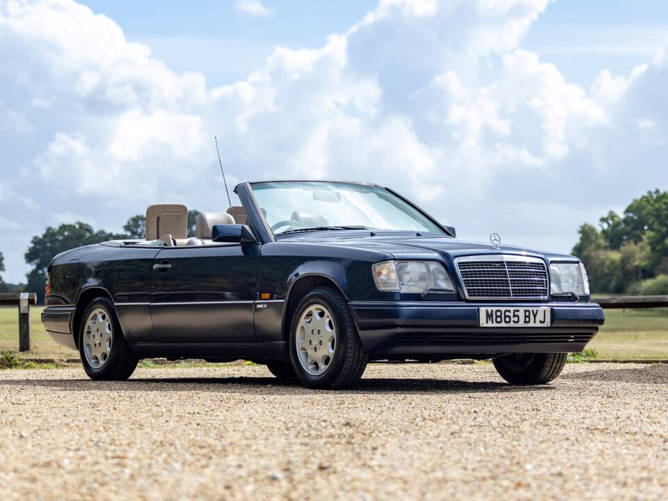 Bild 1/46 von Mercedes-Benz E 320 (1994)