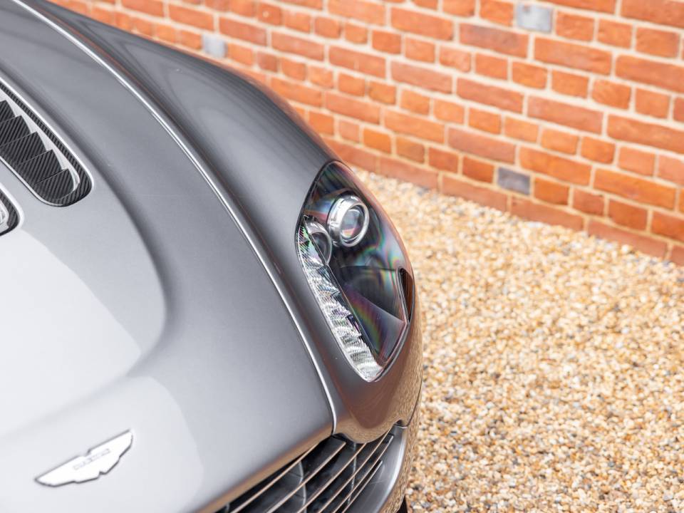Imagen 16/50 de Aston Martin V12 Vantage (2011)