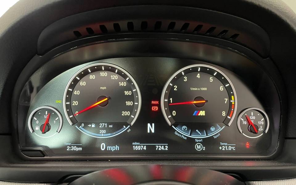 Image 13/47 of BMW M5 (2016)