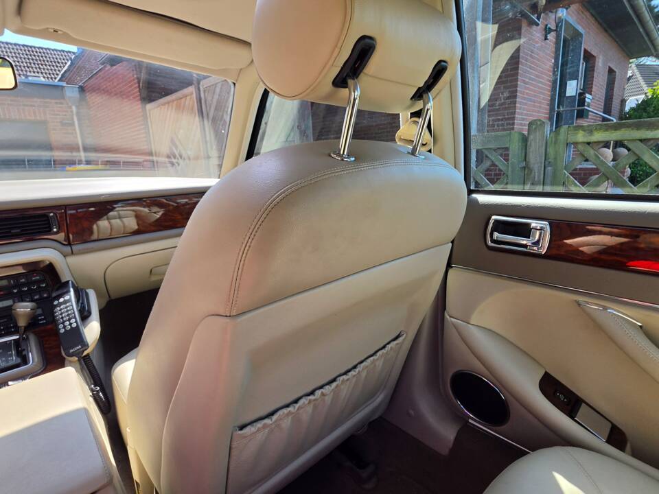 Image 21/26 of Jaguar XJ 6 4.0 Sovereign (1996)