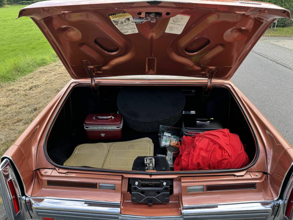Bild 18/20 von Cadillac Coupe DeVille (1974)