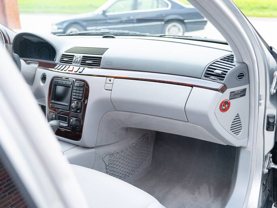 Image 31/45 of Mercedes-Benz S 55 AMG (2000)
