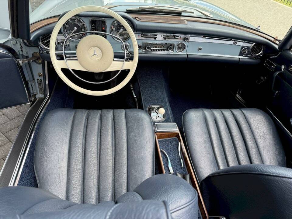 Image 23/36 de Mercedes-Benz 280 SL (1969)