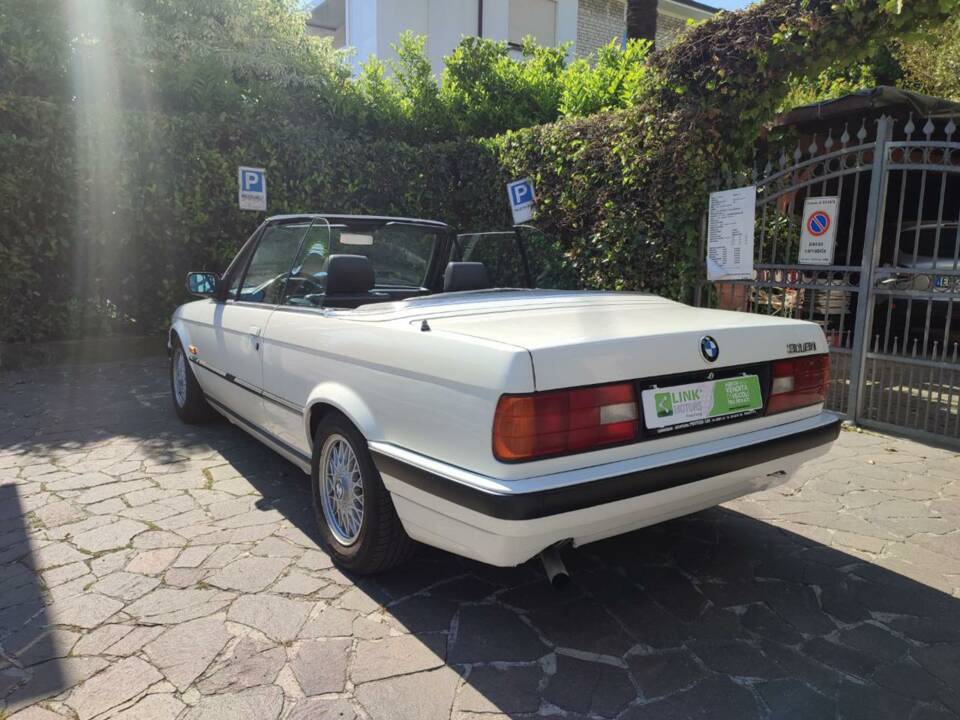 Image 8/10 of BMW 318i (1992)