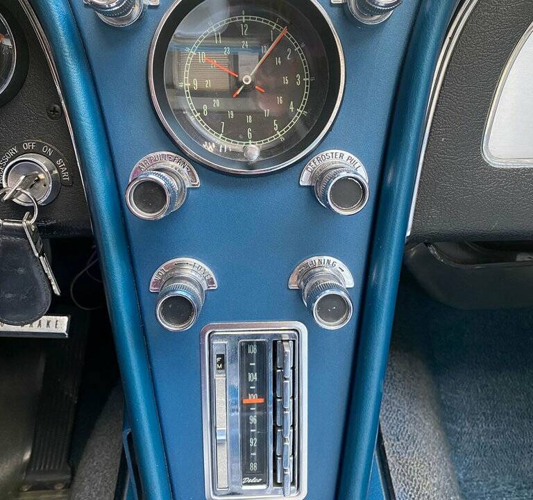 Bild 45/50 von Chevrolet Corvette Sting Ray Convertible (1966)