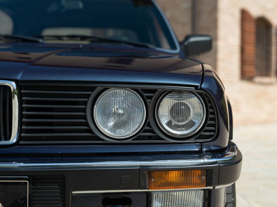 Image 14/50 of BMW 320i (1989)