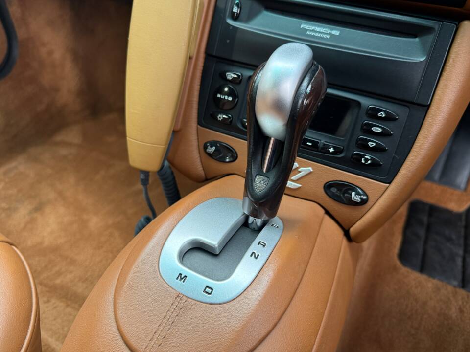 Image 19/30 of Porsche 911 Carrera 4 &quot;Millenium-Edition&quot; (2000)