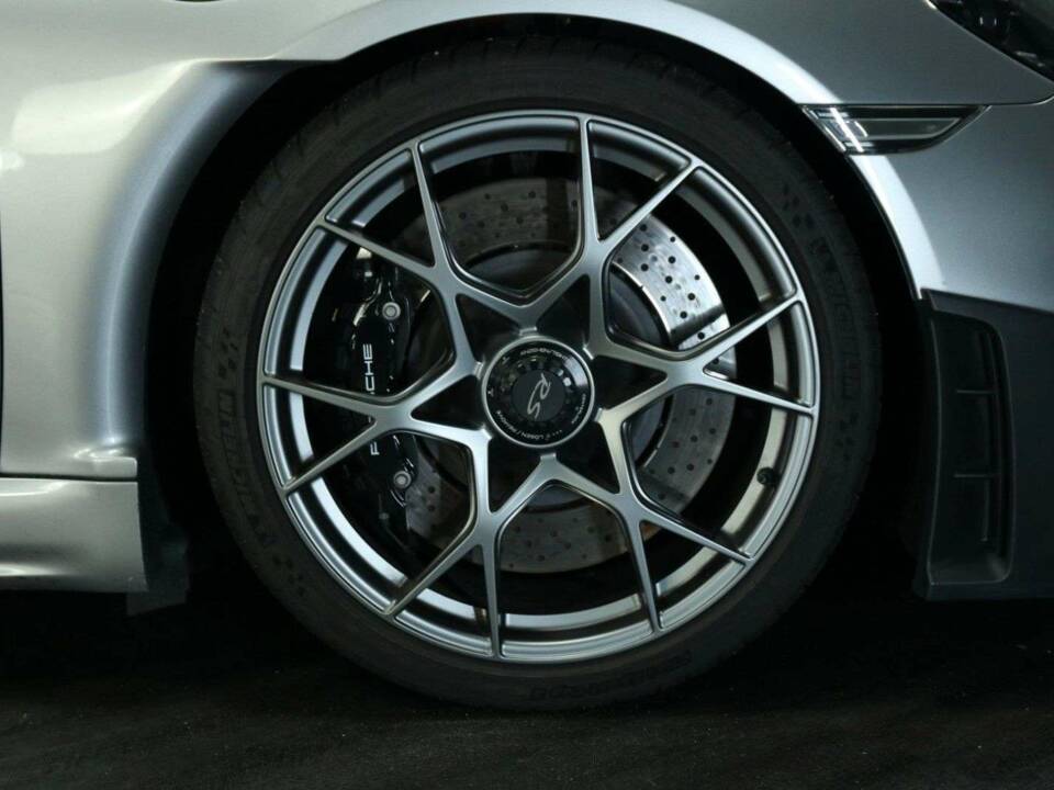 Image 30/50 of Porsche 718 Cayman GT4 RS Weissach (2023)