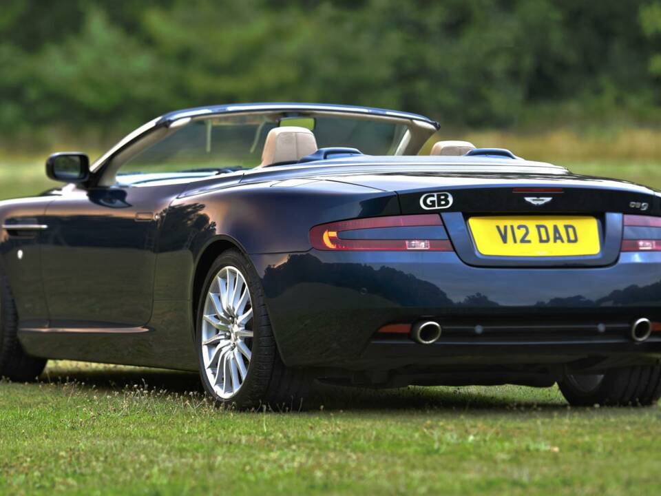 Image 13/50 of Aston Martin DB 9 Volante (2006)