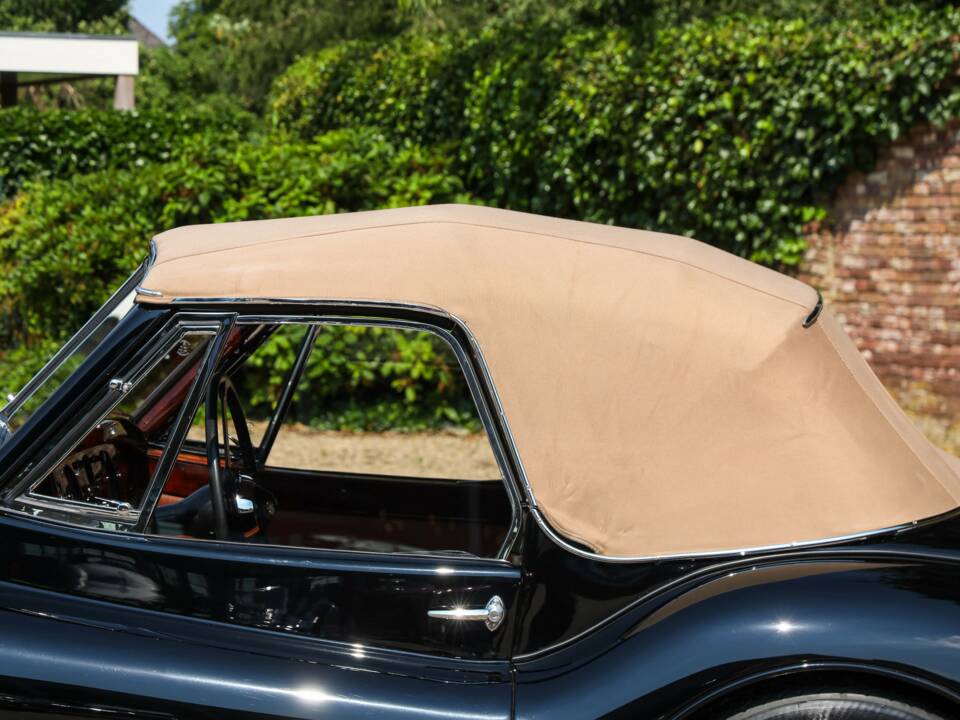 Immagine 13/50 di Jaguar XK 120 DHC (1953)