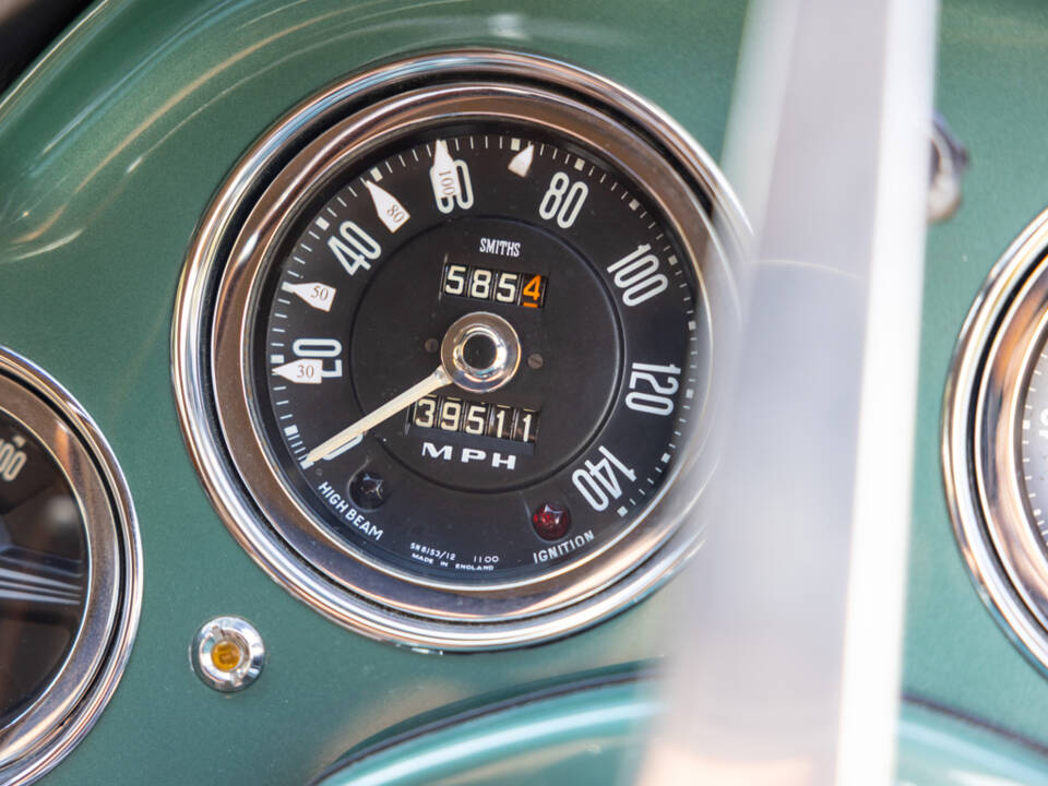 Image 11/50 of Aston Martin DB 2&#x2F;4 Mk III (1958)