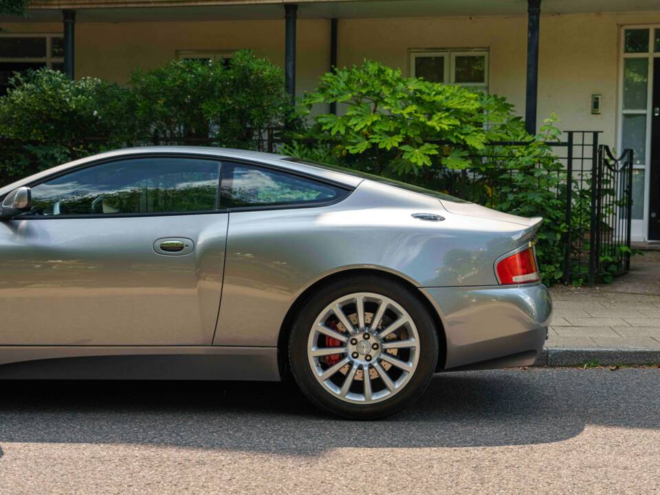 Bild 11/26 von Aston Martin V12 Vanquish (2003)