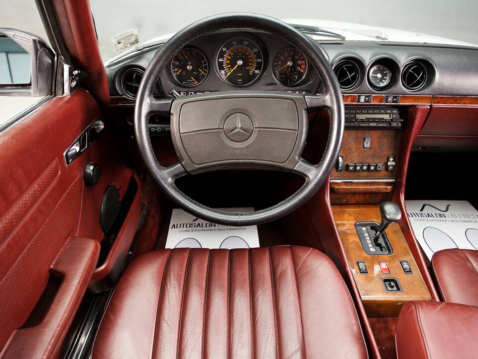 Image 28/48 of Mercedes-Benz 560 SL (1988)