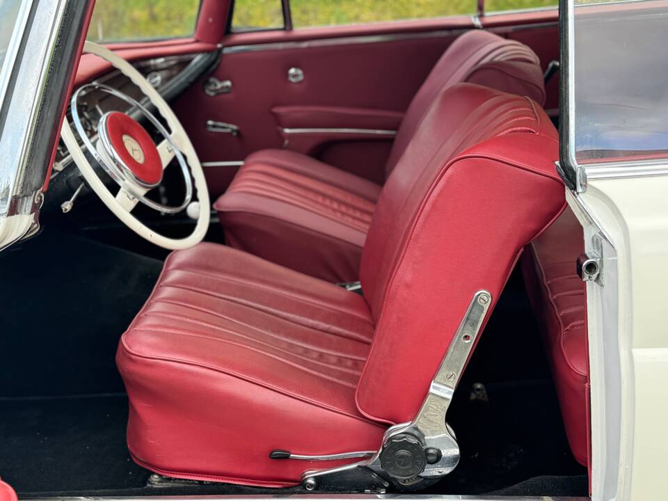 Image 18/132 of Mercedes-Benz 220 SE b (1963)
