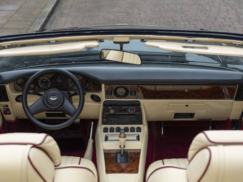 Immagine 20/29 di Aston Martin V8 EFi Volante (1987)