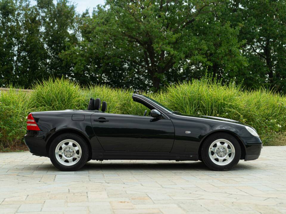 Afbeelding 4/50 van Mercedes-Benz SLK 200 (1998)